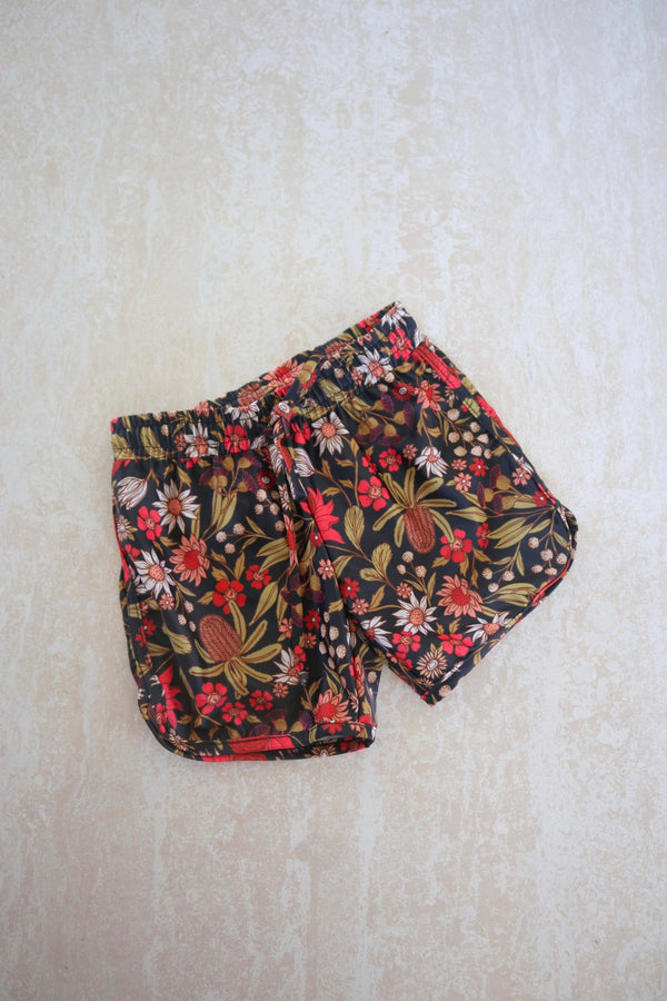 SAMPLE | Ovie | Waratah (1)